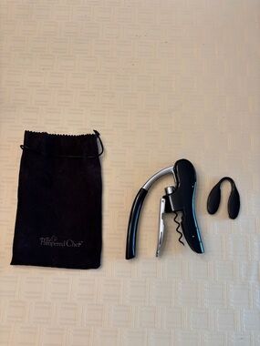 Pampered Chef Lever Corkscrew Wine Opener in Black with Pouch